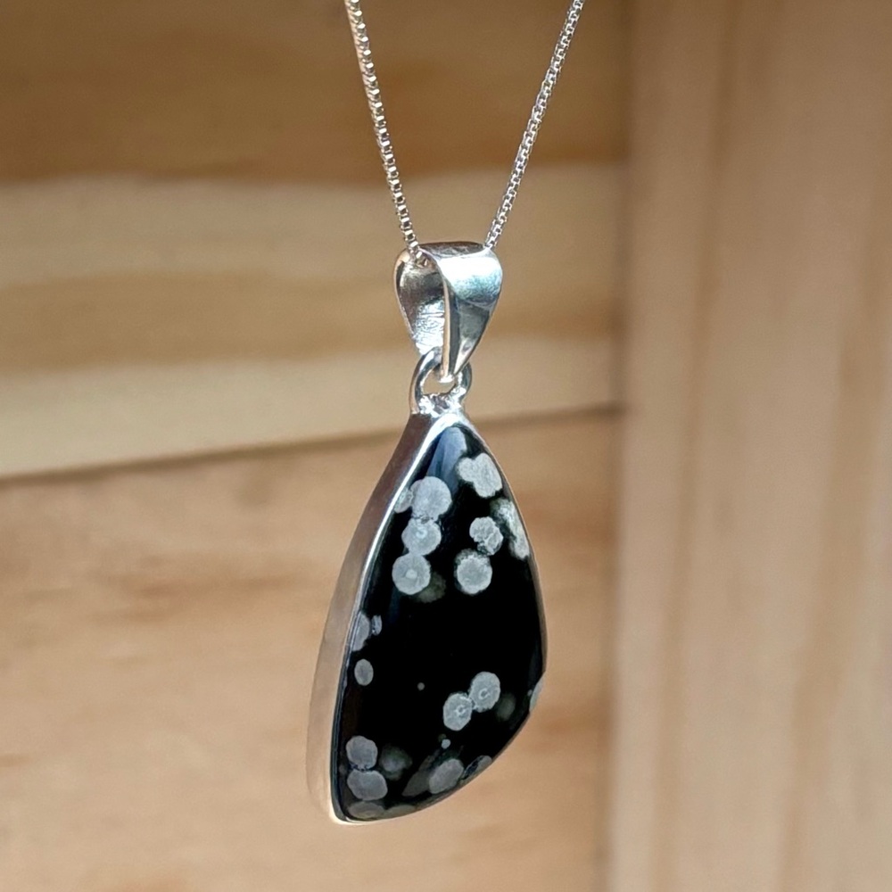 Galaxy Obsidian Necklace - Picture 13 of 15